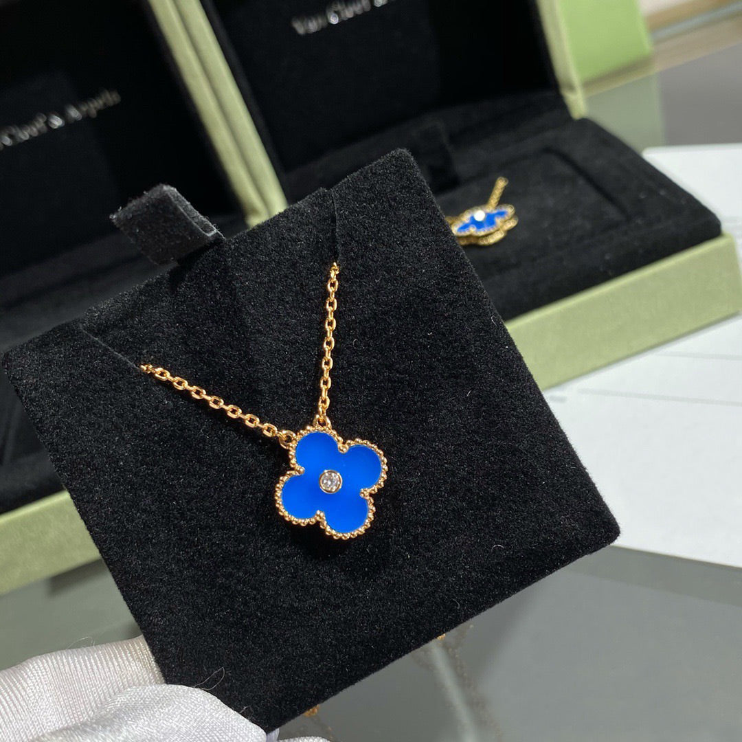 [Lumina]CLOVER 15MM DIAMOND AND BLUE AGATE NECKLACE