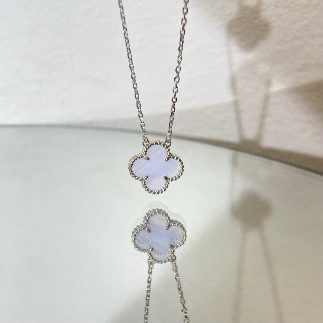 [Lumina]CLOVER 15MM BLUE CHALCEDONY NECKLACE SILVER