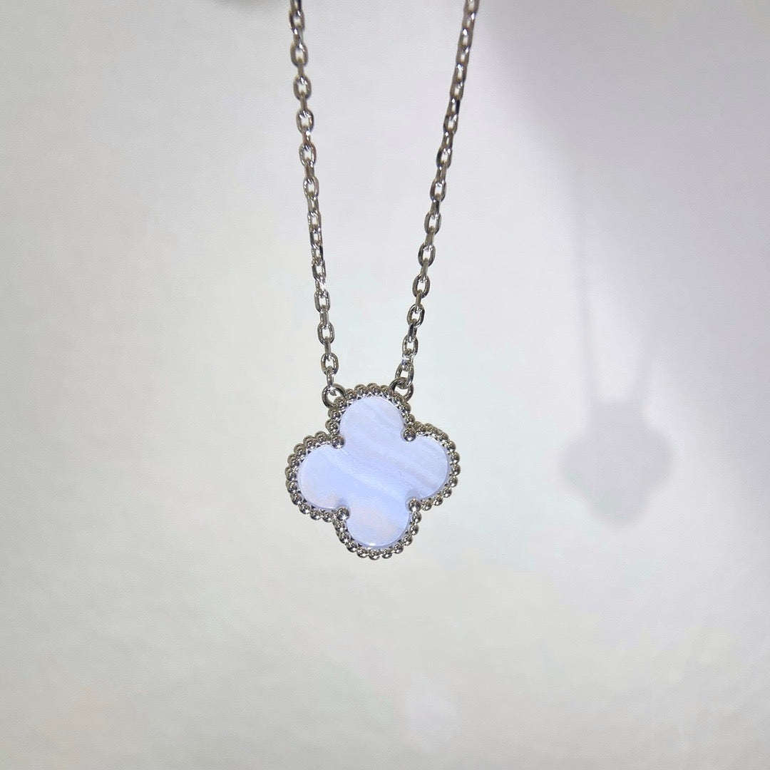 [Lumina]CLOVER 15MM BLUE CHALCEDONY NECKLACE SILVER