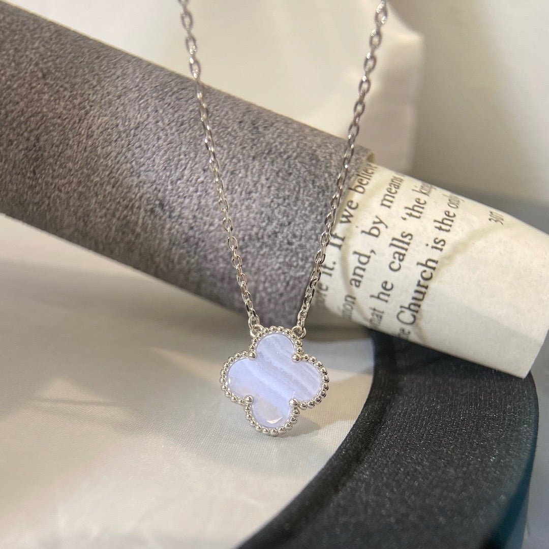 [Lumina]CLOVER 15MM BLUE CHALCEDONY NECKLACE SILVER