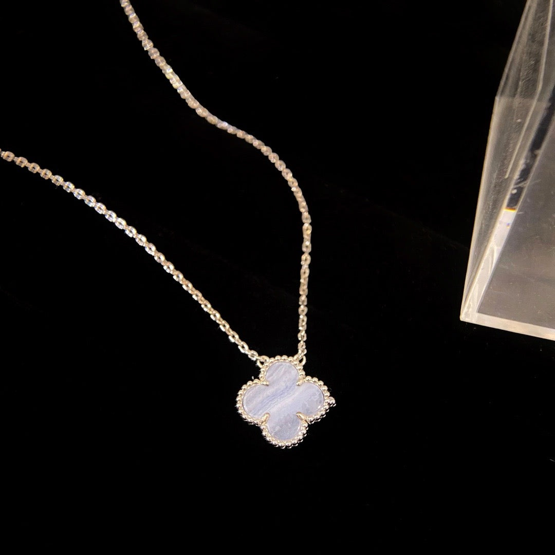 [Lumina]CLOVER 15MM BLUE CHALCEDONY NECKLACE SILVER