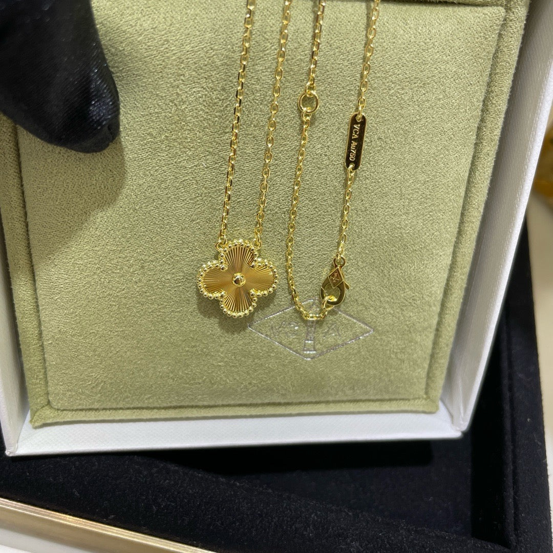 [Lumina]CLOVER 15MM LASER NECKLACE