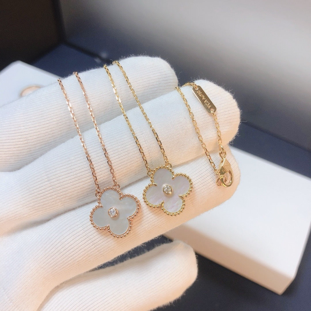 [Lumina]CLOVER 15MM DIAMOND WHITE FRITILLARIA NECKLACE