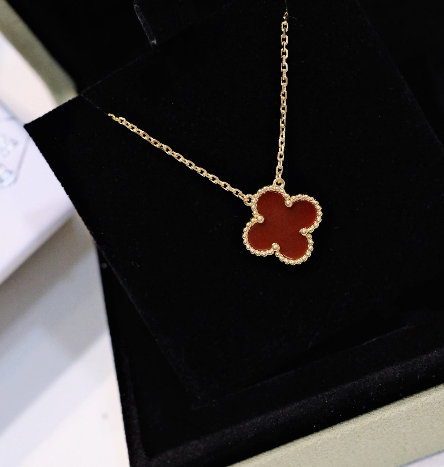 [Lumina]CLOVER 15MM CARNELIAN SINGLE FLOWER NECKLACE