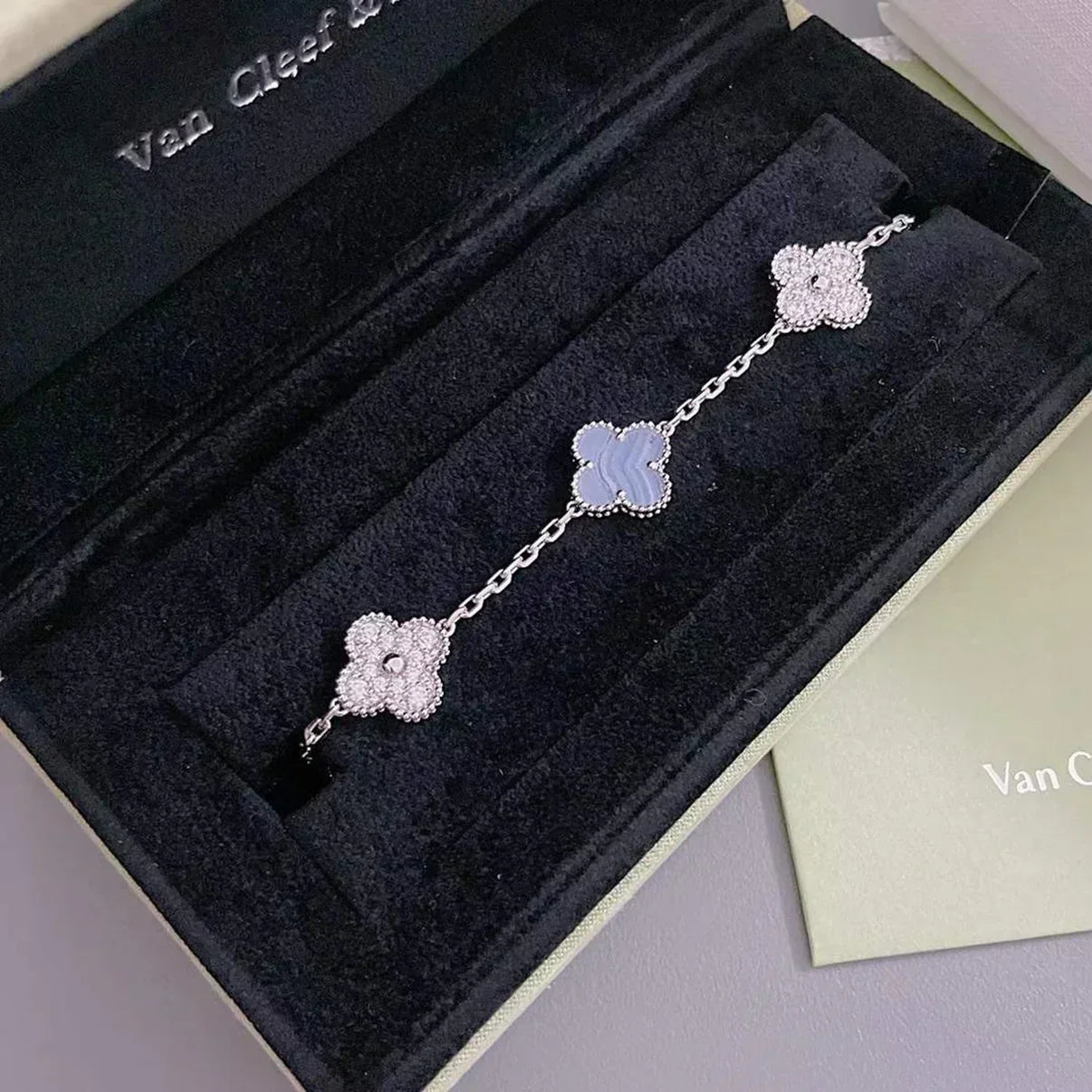 [Lumina] CLOVER 5 MOTIF PURPLE CHALCEDONY BRACELET COLLECTION