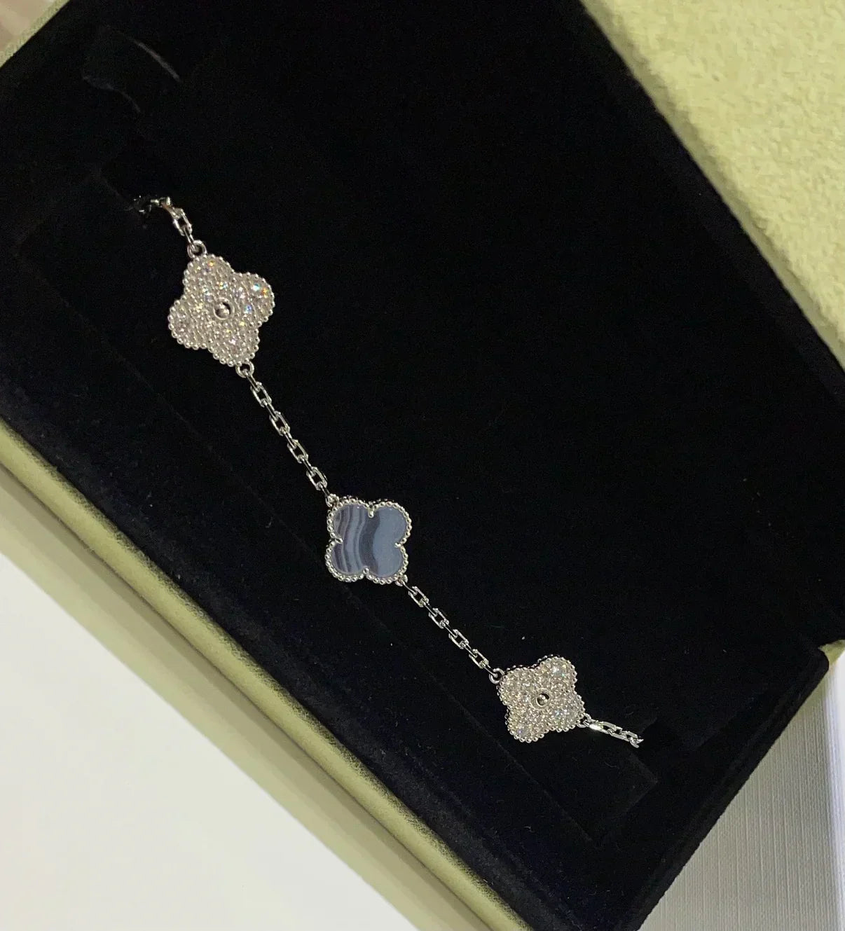 [Lumina] CLOVER 5 MOTIF PURPLE CHALCEDONY BRACELET COLLECTION