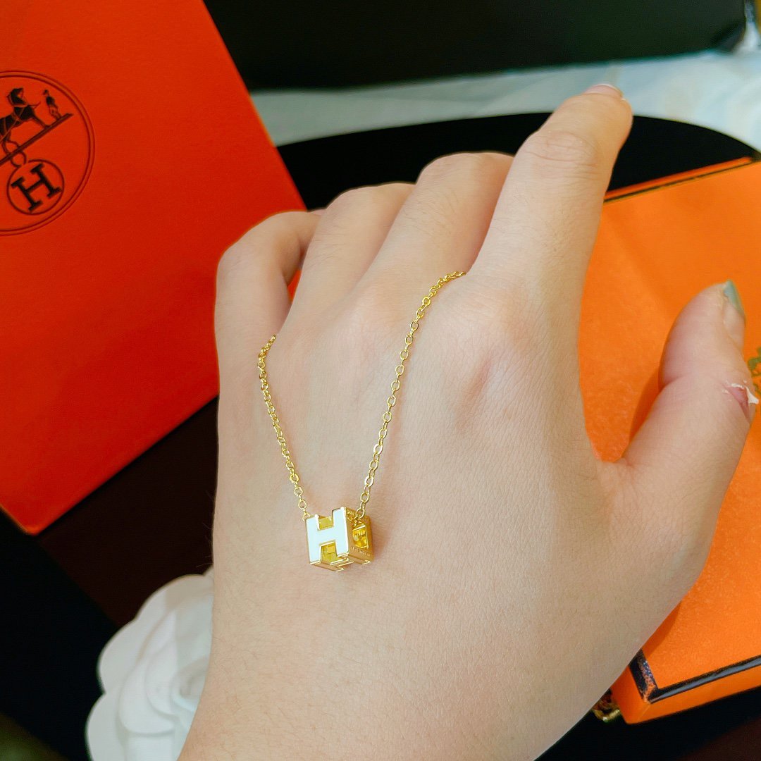 [Lumina]H WHITE SQUARE GOLD NECKLACE