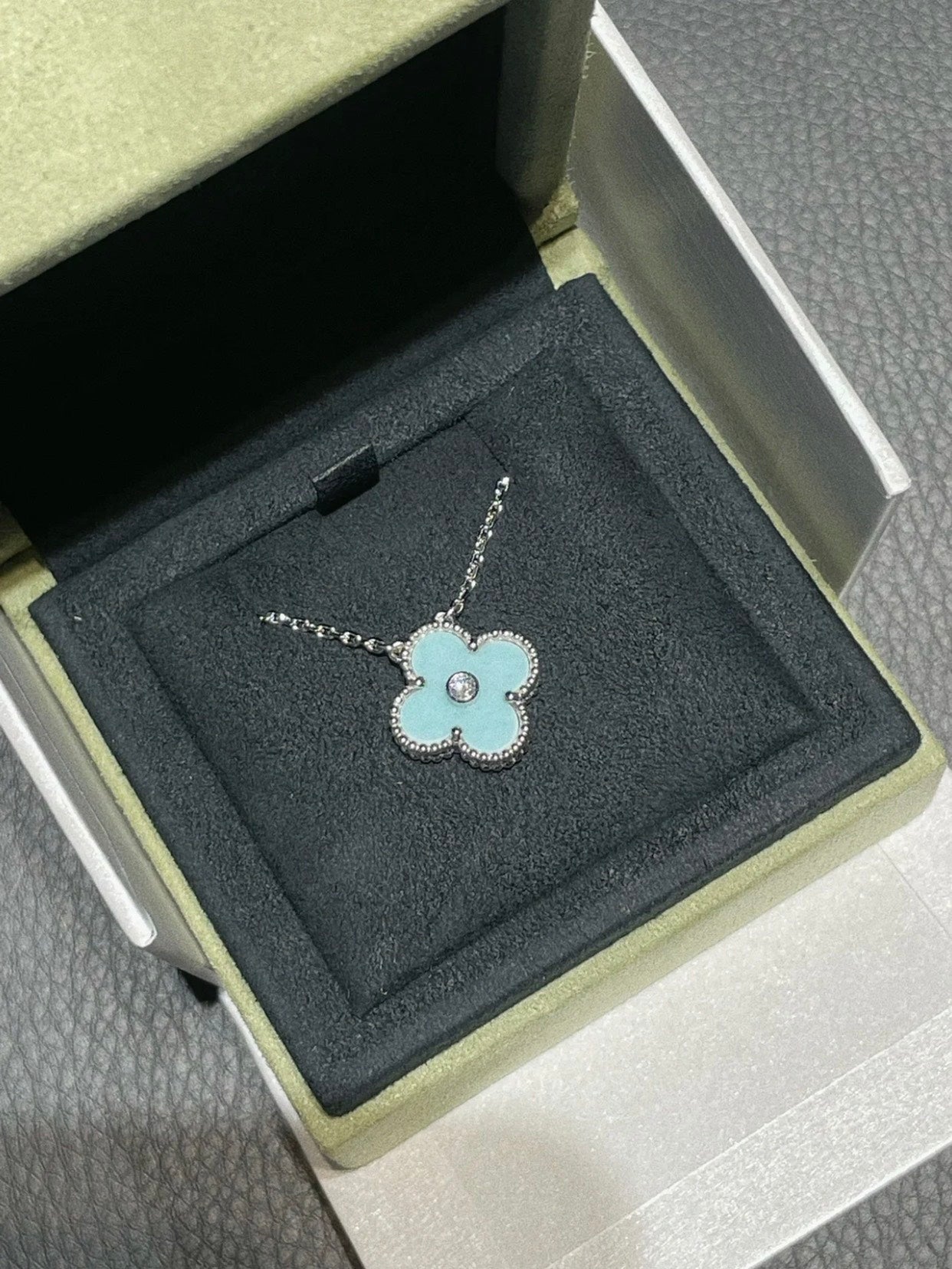 [Lumina]CLOVER 1 DIAMOND LIGHT BLUE SILVER NECKLACE