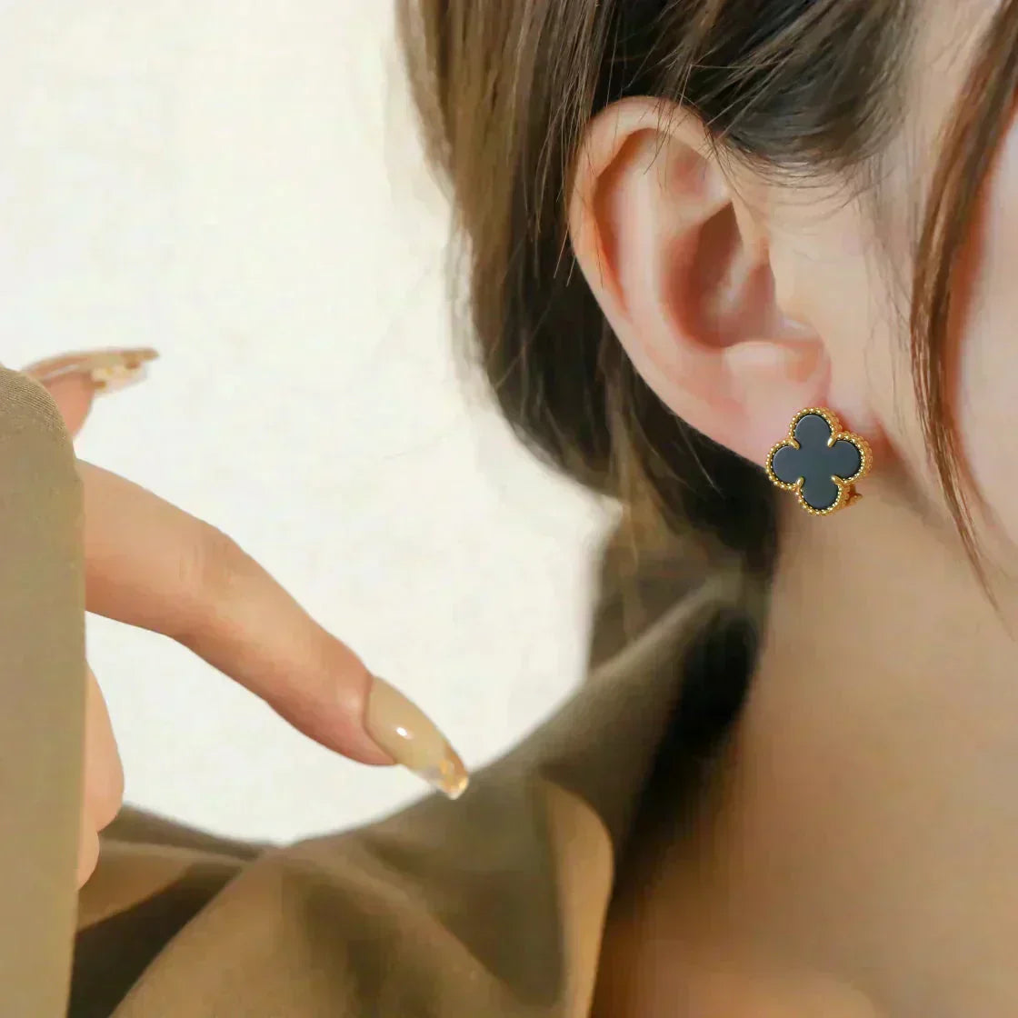 [Lumina]CLOVER MEDIUM 1 MOTIFS  ONYX STUD EARRINGS