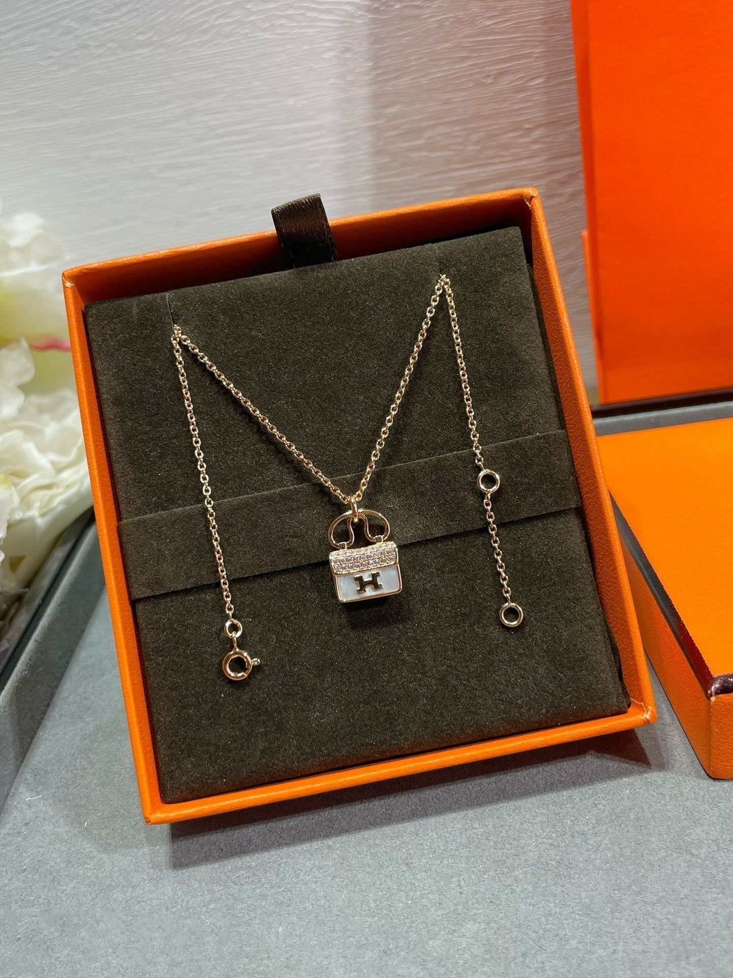 [Lumina]H CIRCE MOISSANITE PENDANT NECKLACE GOLD