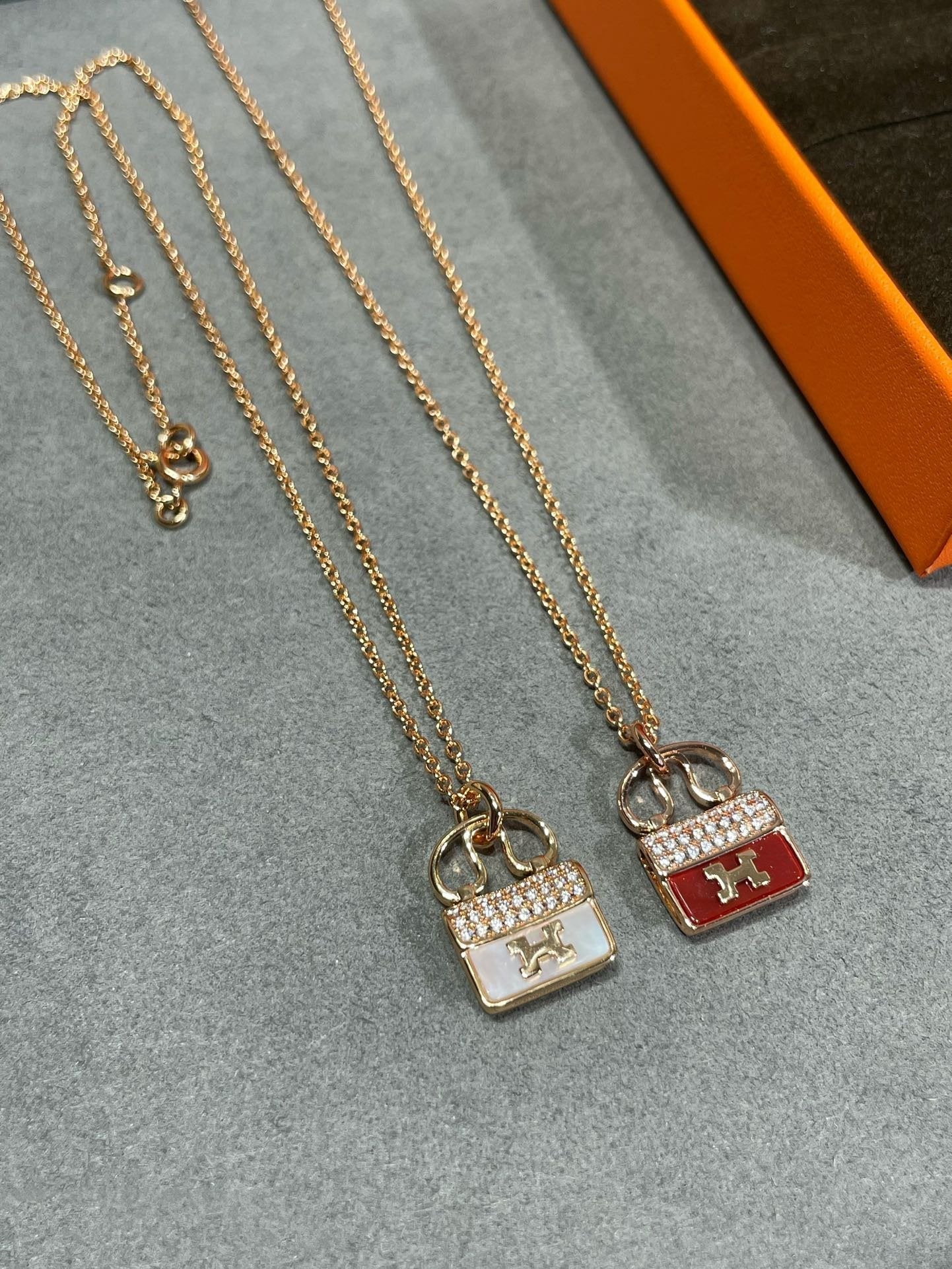 [Lumina]H CIRCE MOISSANITE PENDANT NECKLACE GOLD