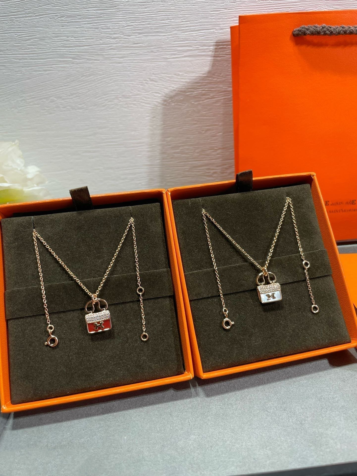 [Lumina]H CIRCE MOISSANITE PENDANT NECKLACE GOLD