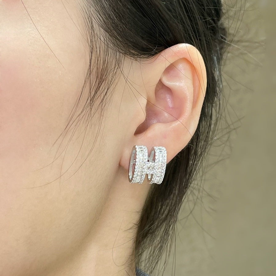[Lumina]H STUD EARRINGS WITH SILVER DIAMONDS