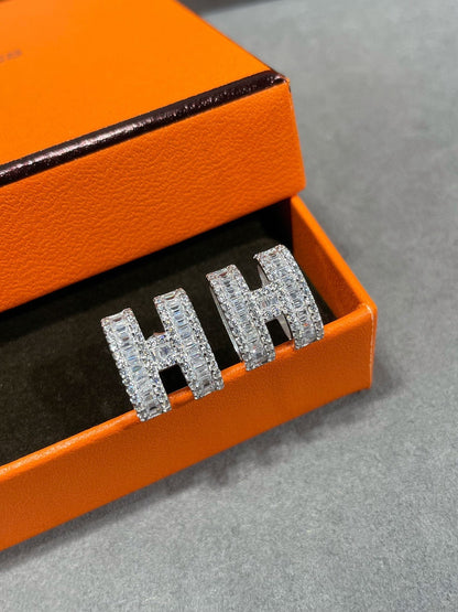 [Lumina]H STUD EARRINGS WITH SILVER DIAMONDS