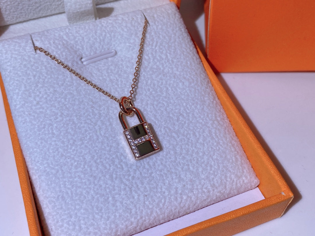 [Lumina]HM ADVANCED NICHE LOCK HEAD NECKLACE DIAMONDS