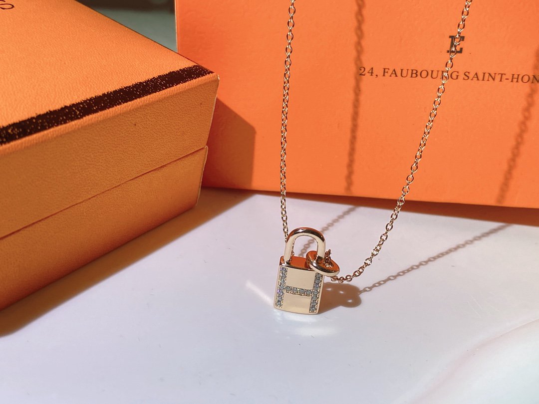 [Lumina]HM ADVANCED NICHE LOCK HEAD NECKLACE DIAMONDS