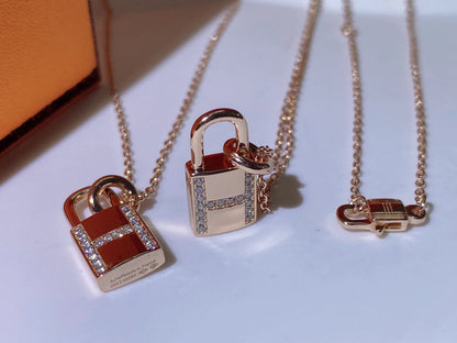 [Lumina]HM ADVANCED NICHE LOCK HEAD NECKLACE DIAMONDS