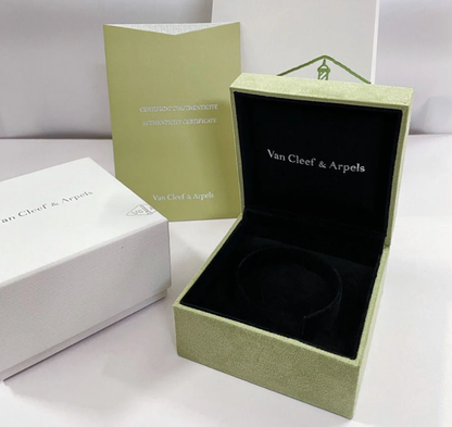 [Lumina]CLOVER 15MM LASER NECKLACE AND BOX