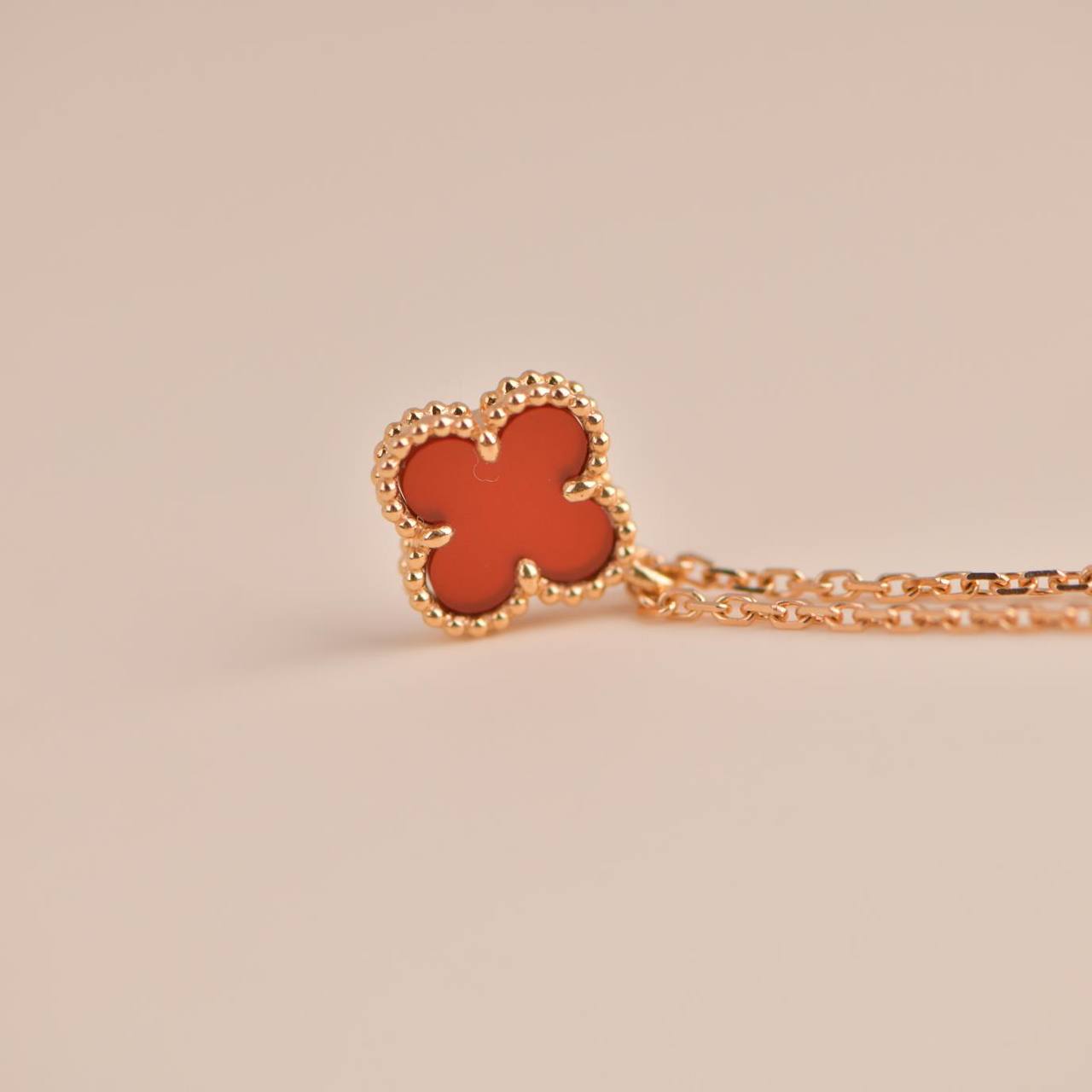 [Lumina]CLOVER MINI 9.5MM WHITE CARNELIANS NECKLACE