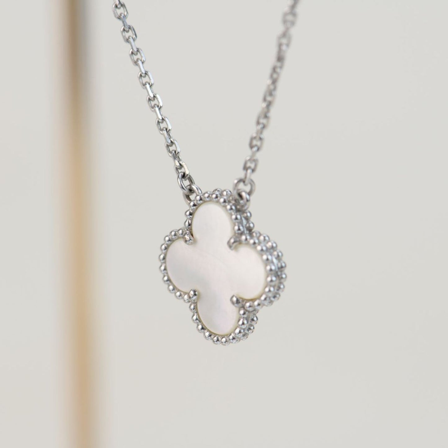 [Lumina]CLOVER  15MM WHITE MOTHER-OF-PEARL SILVER