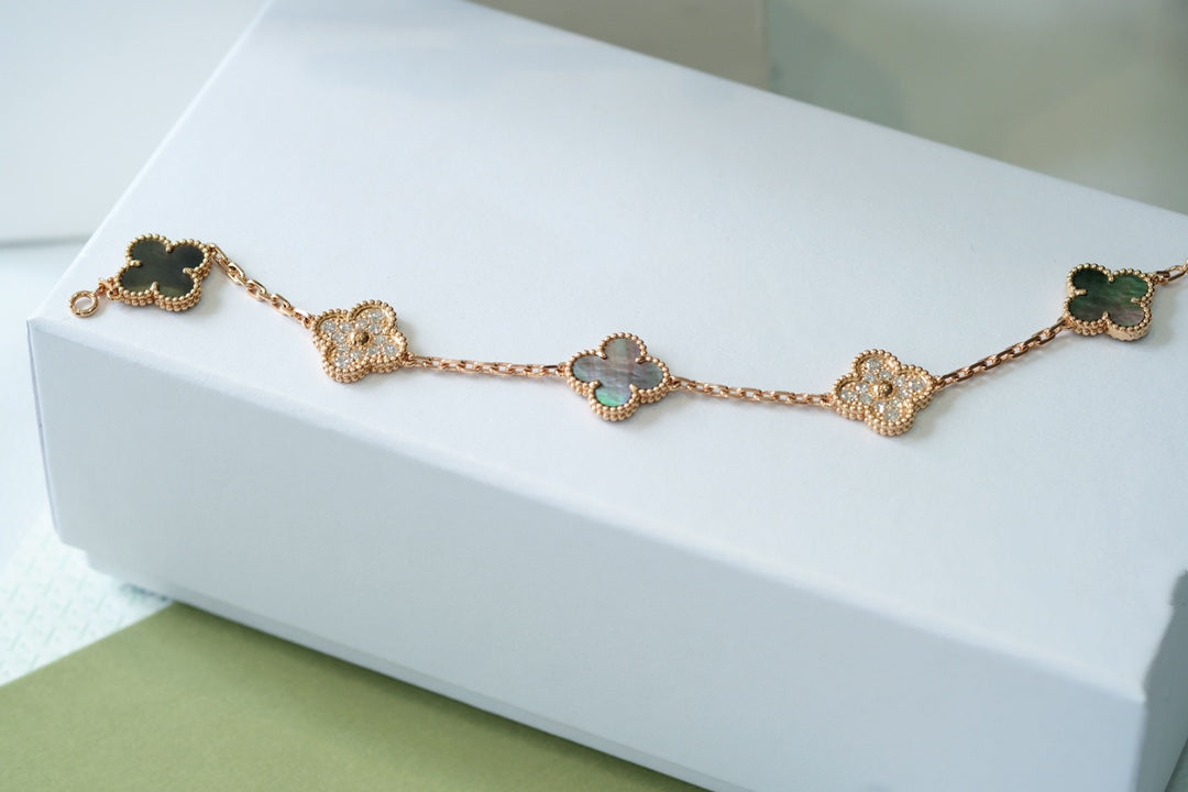 [Lumina] CLOVER 5 MOTIF GRAY MOP BRACELET COLLECTION