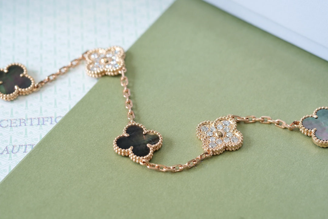 [Lumina] CLOVER 5 MOTIF GRAY MOP BRACELET COLLECTION