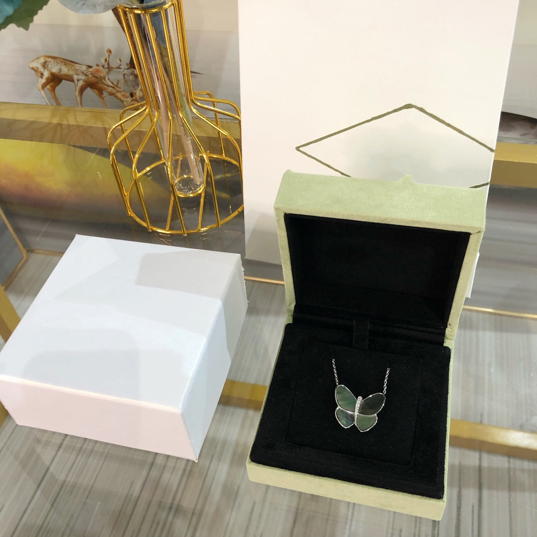 [Lumina]LARGE BUTTERFLY SILVER PENDANT DIAMOND NECKLACE