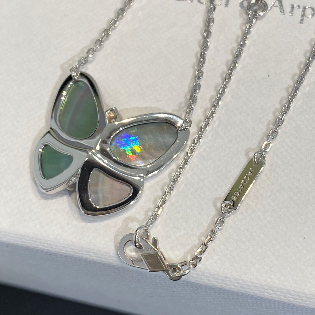 [Lumina]LARGE BUTTERFLY SILVER PENDANT DIAMOND NECKLACE