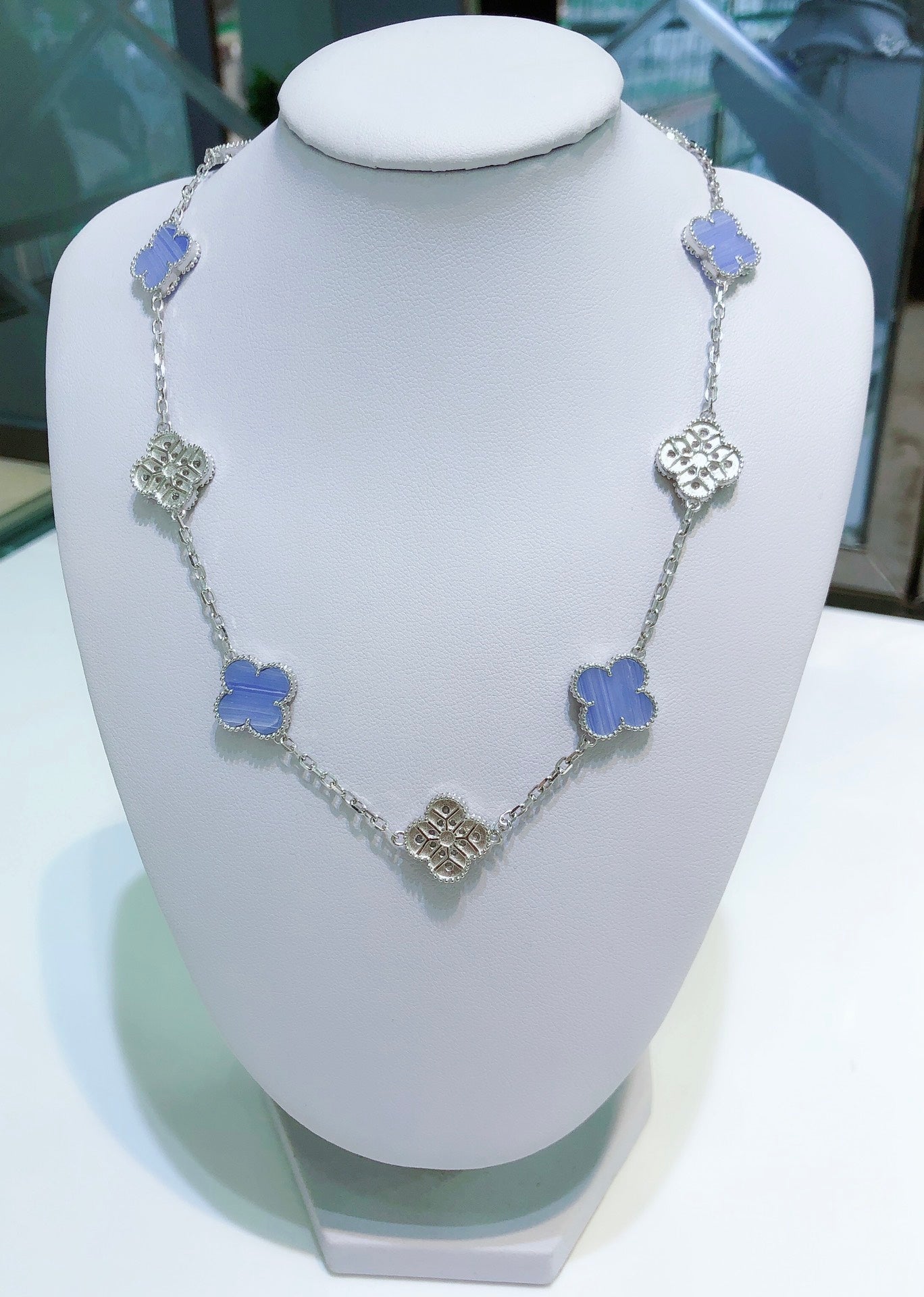 [Lumina]CLOVER 10 MOTIFS CHALCEDONY DIAMONDS SILVER NECKLACE