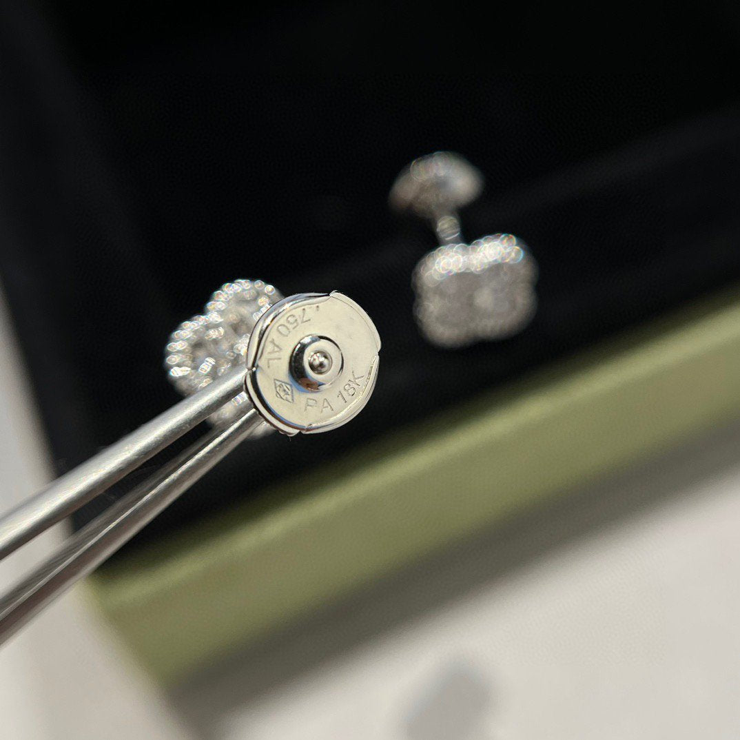 [Lumina]CLOVER MINI DIAMOND STUD EARRINGS