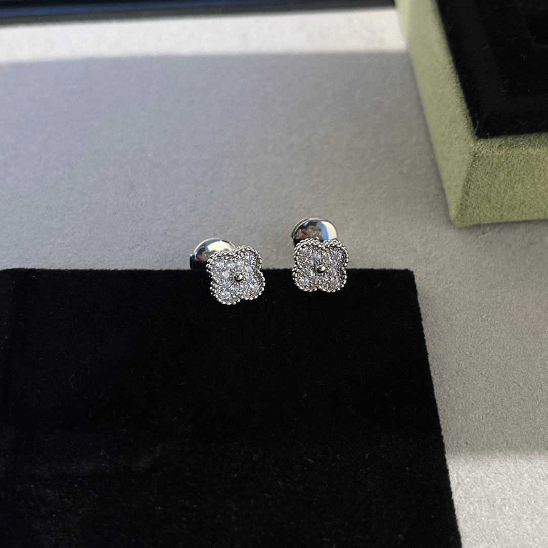 [Lumina]CLOVER MINI DIAMOND STUD EARRINGS