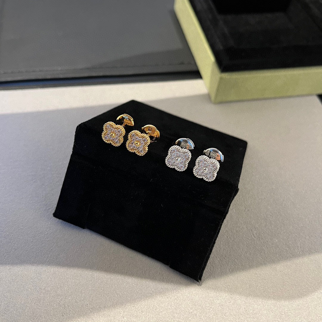 [Lumina]CLOVER MINI DIAMOND STUD EARRINGS