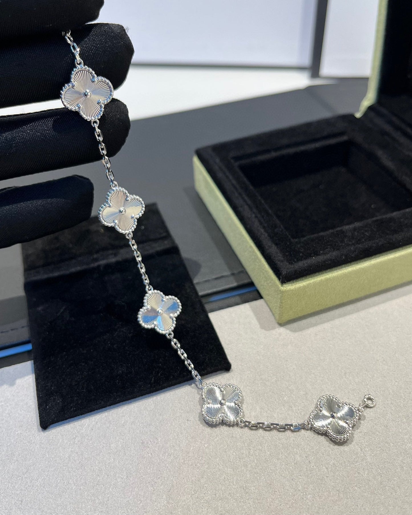 [Lumina] CLOVER 5 MOTIF LASER BRACELET COLLECTION