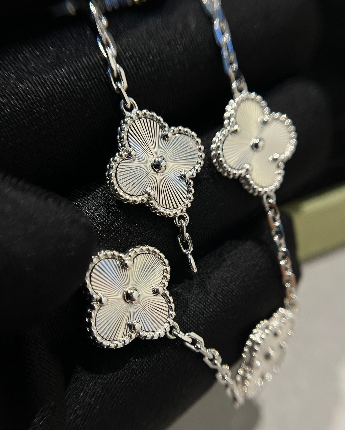 [Lumina] CLOVER 5 MOTIF LASER BRACELET COLLECTION
